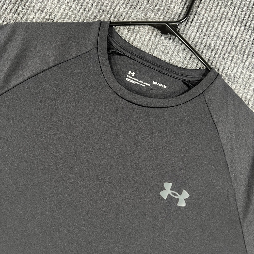 Under Armour Shirt Mens Medium Black Short Sleeve Loose Fit Workout Gym Run